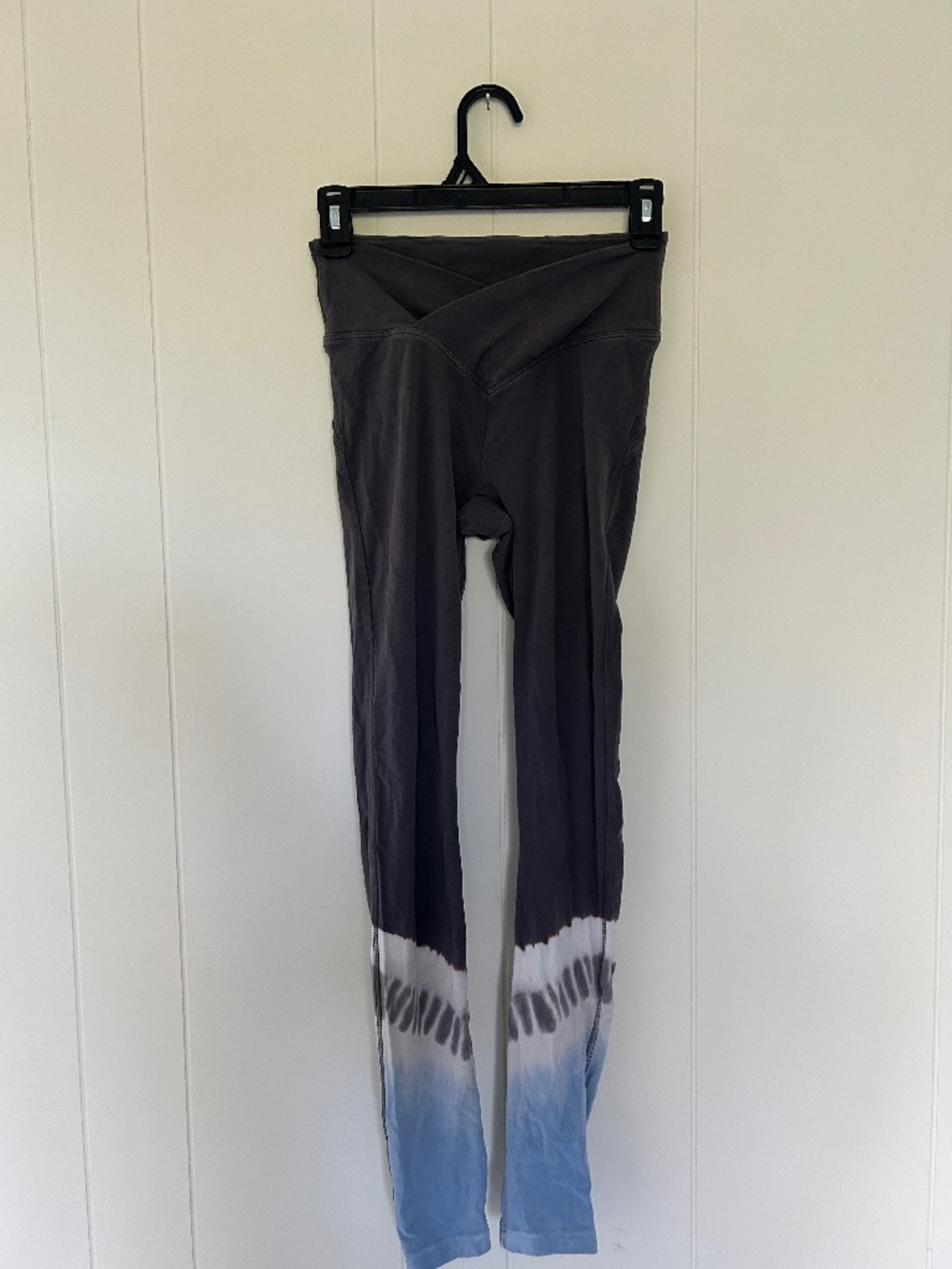 Victoria’s Secret Gray Leggings, tie-dye ombré, size xs